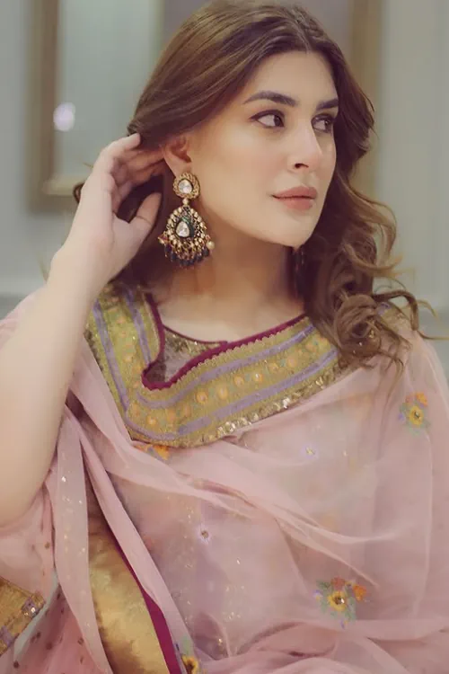 Kubra khan