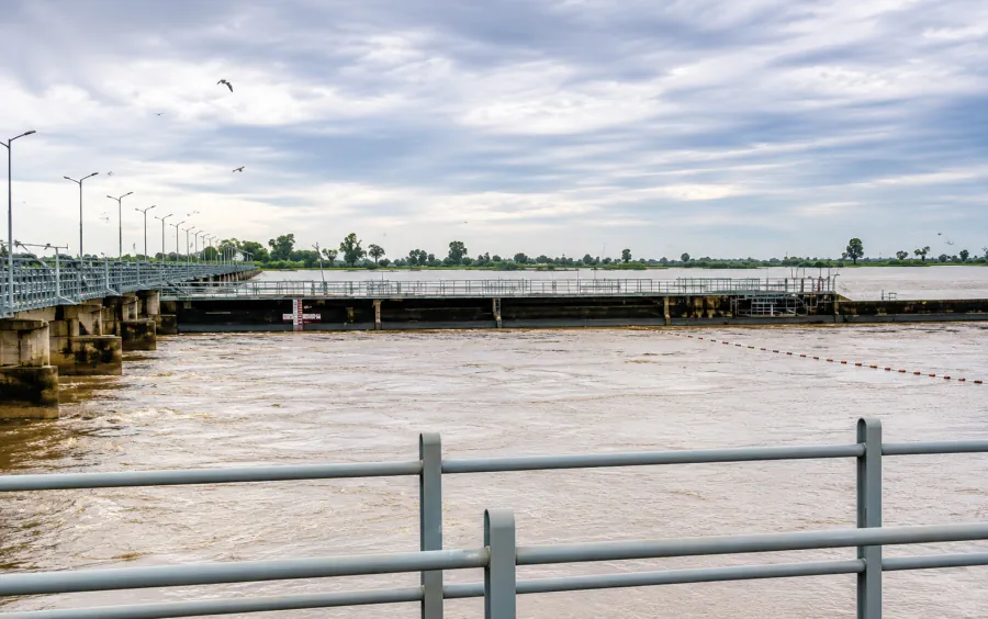 Chenab Water Level Falls at Qadirabad Barrage Despite Ongoing Rain