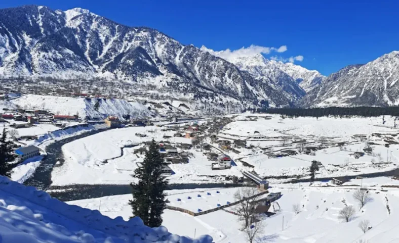 Swat’s Kalam Receives First Snowfall of the Year