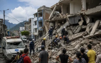 7.4 Quake Devastates Western Colombia, Killing at Least 111