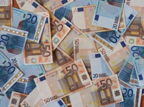 EUR to PKR Today July 19, 2025: Euro Strengthens to PKR 331.20 as Rupee Faces Pressure; Experts Predict Range-bound Outlook